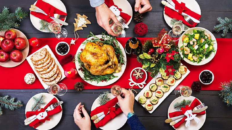 Prejedanje tokom praznika: kako utiče na vaše zdravlje i kako ga izbeći 3 Praznična trpeza - prejedanje