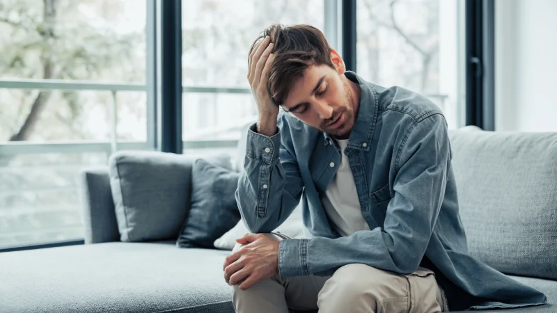 Telo modernog muškarca se bori protiv trajnog stresa dan za danom