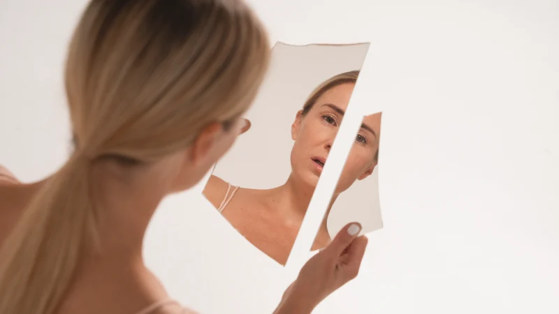 Žena sa simptomima starenja